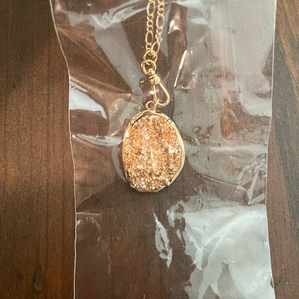 ✨2/$10 | NWT Francesca's Collections Silver Druzy Pendant Necklace